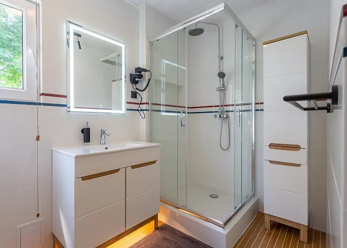 Wyspa Brzozowa Rezort